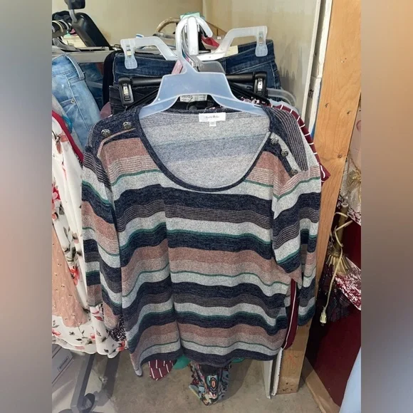 Tutta Bella Maternity Plus Size Top *make offers* - Picture 5 of 8